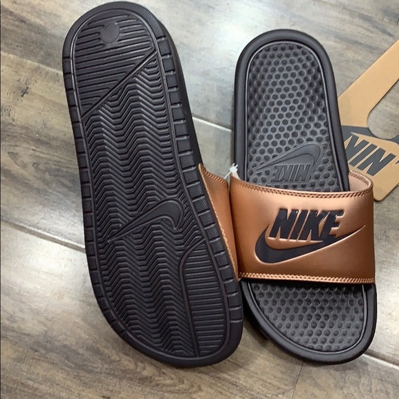 NIKE WMNS BENASSI JDI MTLC RED BRONZE/THUNDER GREY - Picture 7 of 16